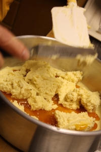 layering the buttercake with apricot jam